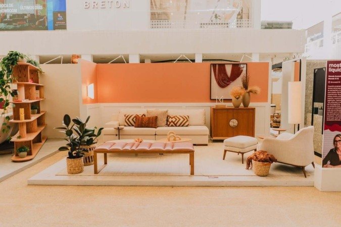 No projeto "De volta para o aconchego", no CasaPark, de Mariana Leal, o uso de cores que remetem a Peach Fuzz é uma boa referencia de aplicação dessa paleta na decoração. 