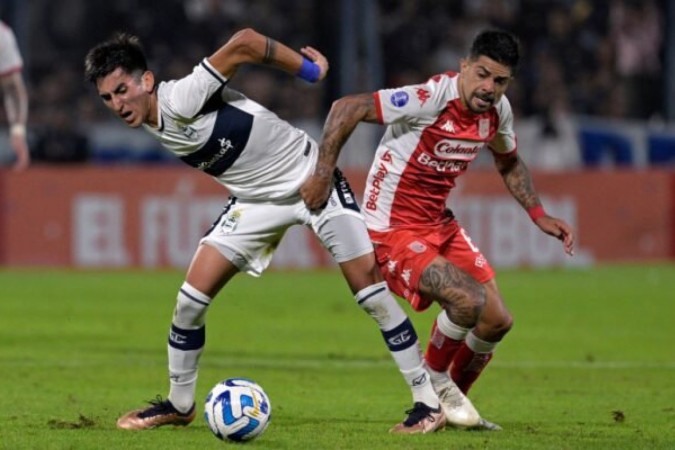 Antes do Botafogo, Alex Barboza era titular absoluto do Libertad, do Paraguai  -  (crédito:  AFP via Getty Images)