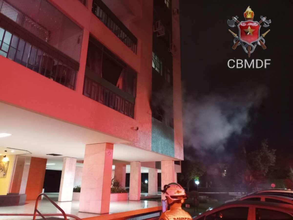 Fogo atinge quarto de apartamento da Octagonal Sul  e assusta moradores