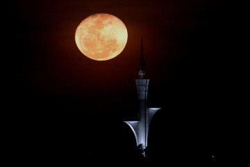 A lua cheia poderá ser vista durante toda a noite, a não ser que o céu esteja encoberto -  (crédito:  Ed Alves/CB)
