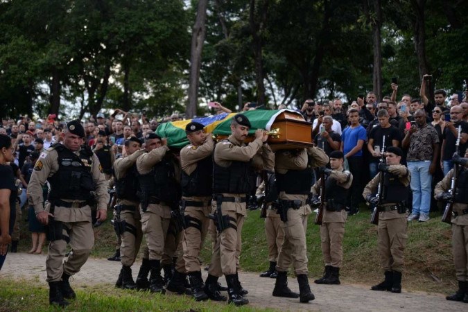 Roger Dias foi enterrado na terça-feira: assassinado por preso beneficiado no saidão, em Belo Horizonte -  (crédito:  Tulio Santos/Estado de Minas)