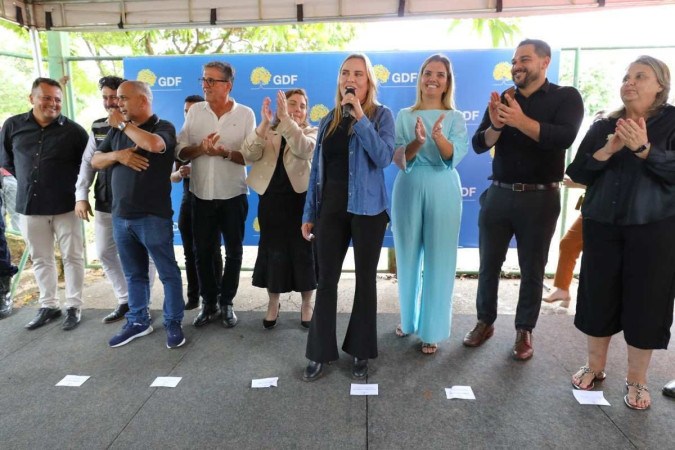 Celina inaugura subestação de energia na unidade de saúde -  (crédito: Paulo H. Carvalho / Agência Brasília.)