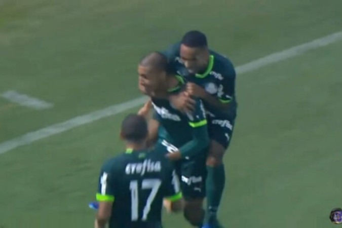 Palmeiras goleou o Oeste e ficou com a liderança de seu grupo -  (crédito: Foto: Reprodução/Cazé TV)