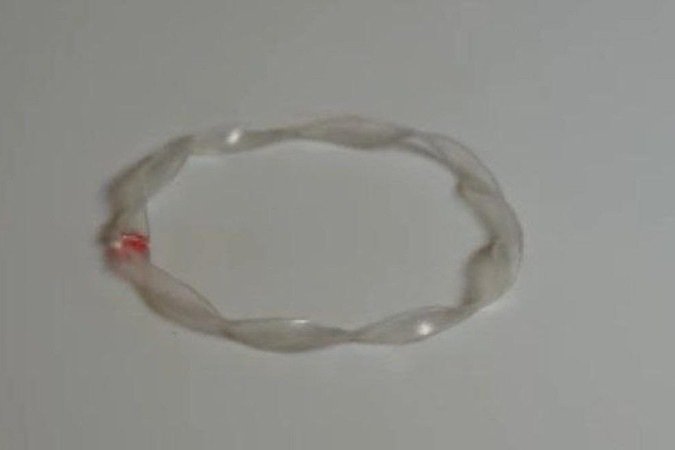 Robô macio autônomo pode girar em seu eixo e orbitar ao longo de um caminho circular com o mesmo período de rotação, semelhante ao movimento da Lua que gira e orbita ao redor da Terra. -  (crédito: Yin Lab@NCSU)