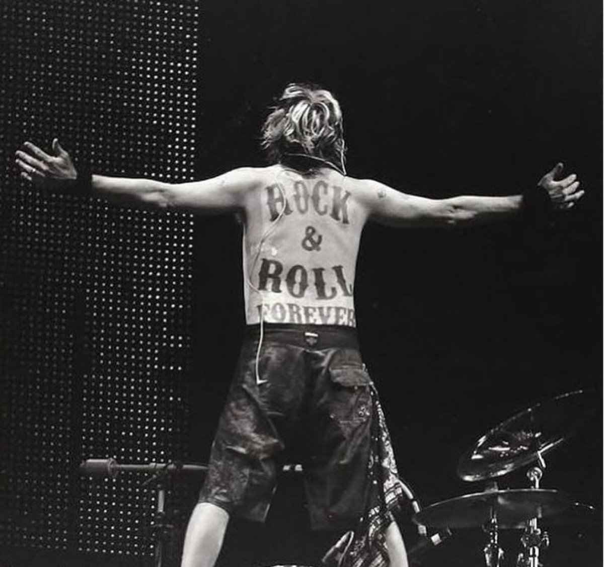 Morre James Kottak, ex-baterista do Scorpions, aos 61 anos