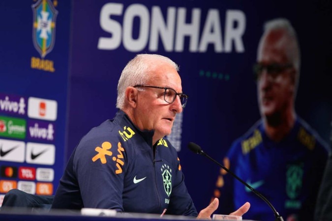 Dorival Júnior falou pela primeira vez como treinador da Seleção Brasileira e assinou contrato com a CBF até o pós-Copa de 2026 -  (crédito:  CBF/Divulgação)