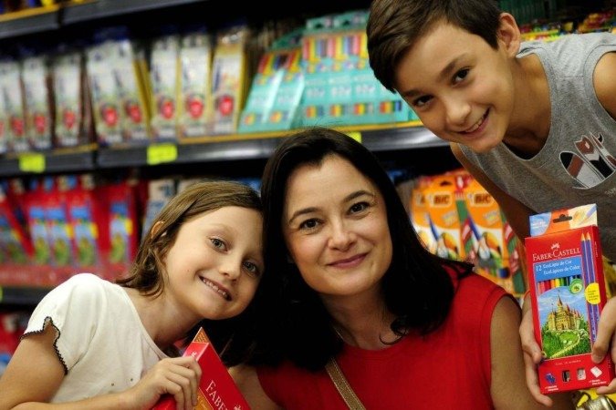  Cristiane Gentil percebeu um aumento geral nos preços do material dos filhos Gabriel e Luísa
