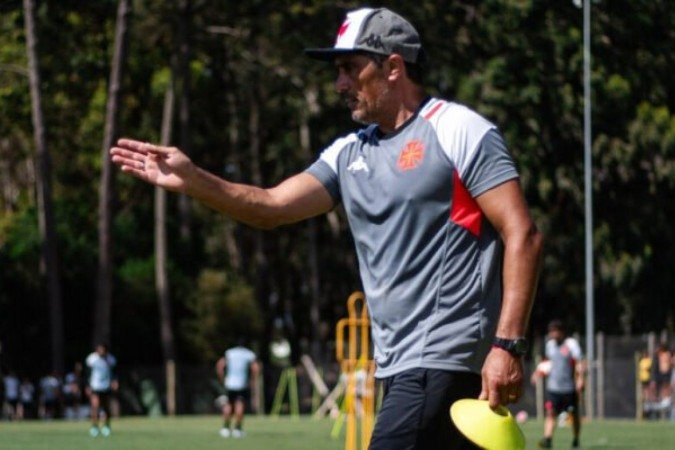 O novo integrante da comissão técnica do Vasco, o preparador de goleiros argentino Enzo Noce - (crédito: Leandro Amorim / Vasco) O novo integrante da comissão técnica do Vasco, o preparador de goleiros argentino Enzo Noce - (crédito: Leandro Amorim / Vasco)