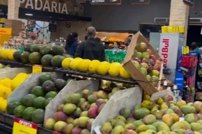 Humorista flagrou briga entre esposas e amantes do marido enquanto faziam compras no mesmo estabelecimento

 -  (crédito: Reprodução/Instagram/@leandro.leitte)