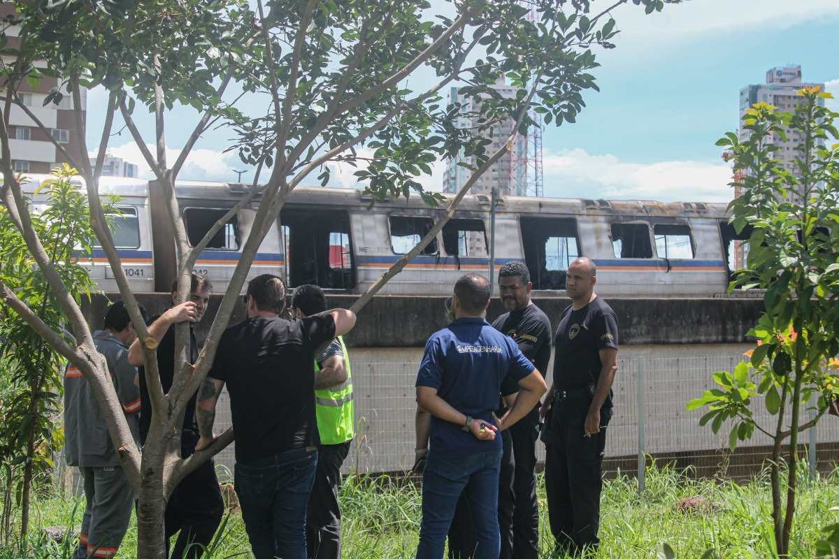  Um vagão do Metrô do Distrito Federal pegou fogo em Águas Claras, nas proximidades da Estação Concessionárias, na manhã desta sexta-feira (12/1). 
