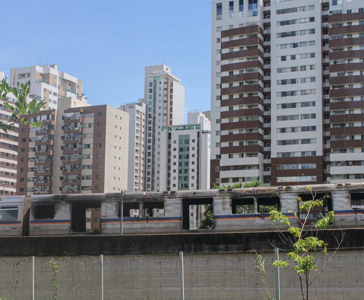  Um vagão do Metrô do Distrito Federal pegou fogo em Águas Claras, nas proximidades da Estação Concessionárias, na manhã desta sexta-feira (12/1). 