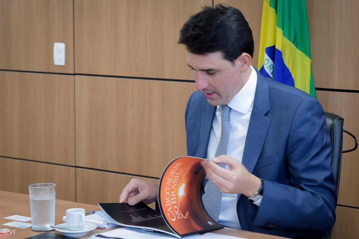 Ministro Costa Filho fica na mira do TCU por gastos com combustíveis