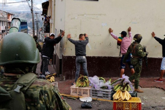 Milhares de soldados no Equador enfrentaram os grupos ligados ao tráfico de drogas e ao crime organizado -  (crédito: AFP)