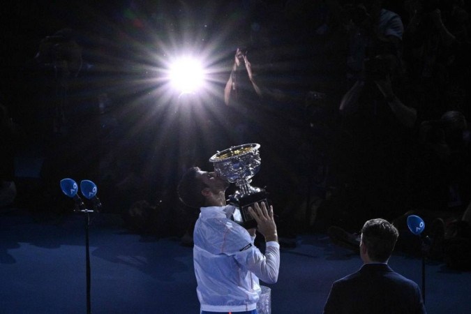 Novak Djokovic foi o centro das atenções do Australian Open 2023, com o 10º título da competição -  (crédito: Anthony Wallace/AFP)