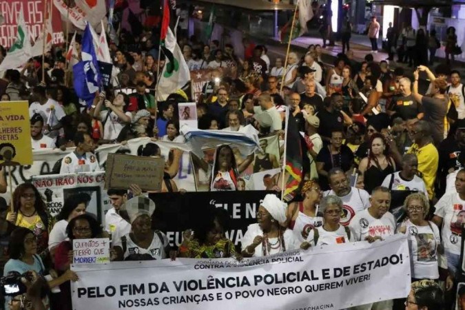 Manifestação contra a violência policial: Human Rights Watch alerta para os altos números de mortes pela violência no país -  (crédito: Fernando Frazão/Agência Brasil)