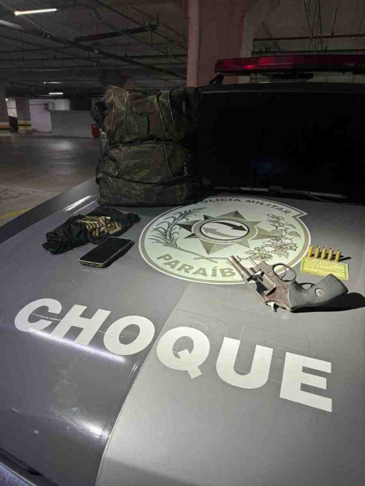 O homem estava com um revólver calibre 38 e mais de 40 munições