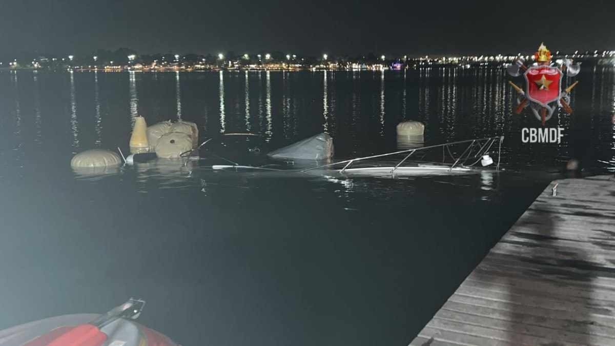 Lancha que afundou no Lago é resgatada a 15 metros de profundidade 
