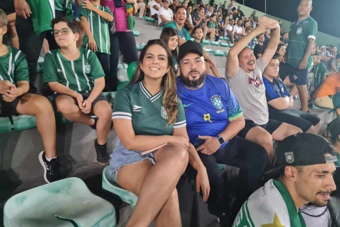 Marília trouxe o amigo Vitor, de São Paulo, para assistir ao jogo no Bezerrão Marília Sena, torcedora do Gama