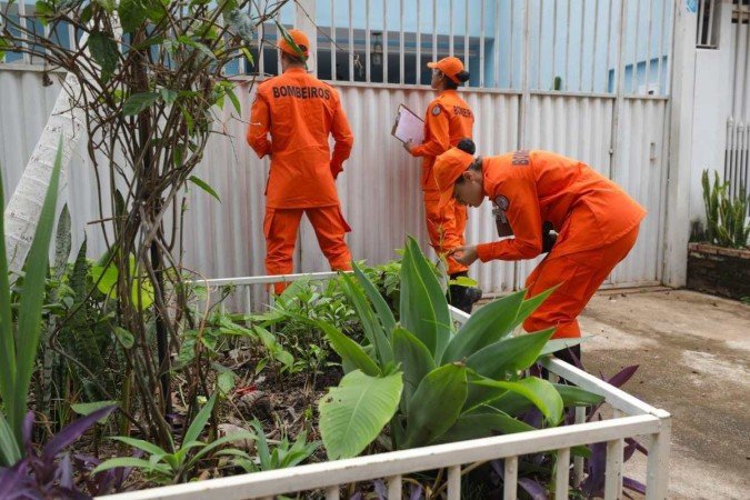 Bombeiros visitaram casas para verificar cuidados dos moradores