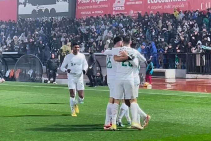 Jogadores do Sporting celebram um dos gols sobre o Chaves  -  (crédito: Foto: Reprodução/Instagramsportingcp)