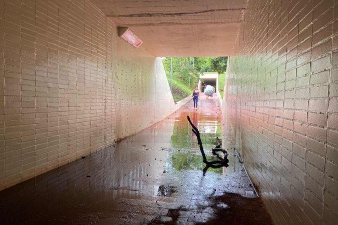 As passagens subterrâneas sofrem, há décadas, com sujeira e com falta de segurança