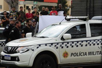  A viatura da PM estava estacionada em frente a uma sorveteria, no Recanto das Emas, quando ocorreram os disparos
 -  (crédito: Carlos Vieira/CB/DA Press             )