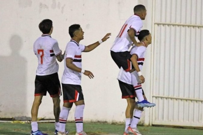 Guilherme Reis vibra logo após fazer o primeiro gol do São Paulo -  (crédito: Foto: Célio Messias/São Paulo FC)