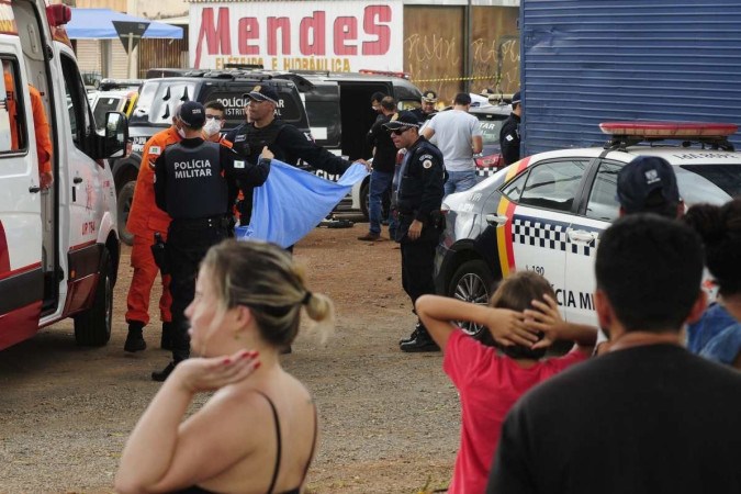 Sargento da PMDF matou colega e tirou a vida em seguida. O caso ocorreu dentro da viatura e em frente a uma sorveteria -  (crédito: fdsfasd)