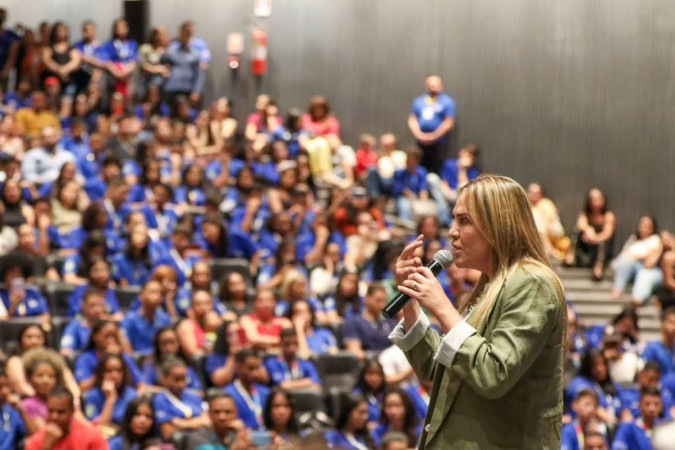 A governadora em exercício Celina Leão e secretários do GDF comparecem à solenidade de apresentação dos novos contratados do Jovem Candango    -  (crédito: Paulo H. Carvalho / Agência Brasília)