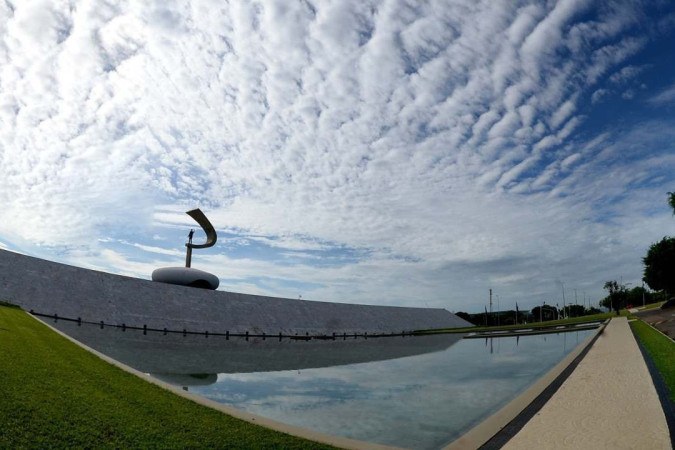 Bom dia, Brasília! Previsão é de calor pela manhã e fortes chuvas no fim do dia -  (crédito: Ed Alves/CB)