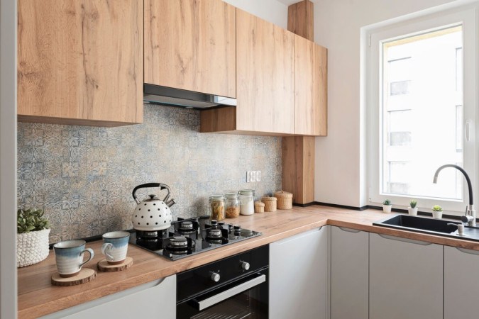 A decoração da cozinha deve sempre equilibrar elementos visuais com a praticidade do dia a dia -  (crédito: liloon | Shutterstock)