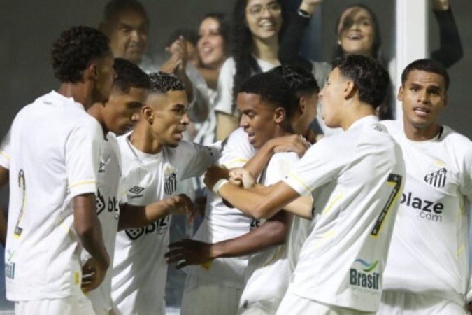 Na fase de grupos, o Santos venceu os reservas do Água Santa. Desta vez a parada é contra o time titular e vale vaga nas oitavas da Copinha - (crédito: Foto: Divulgação/Santos) Na fase de grupos, o Santos venceu os reservas do Água Santa. Desta vez a parada é contra o time titular e vale vaga nas oitavas da Copinha - (crédito: Foto: Divulgação/Santos)