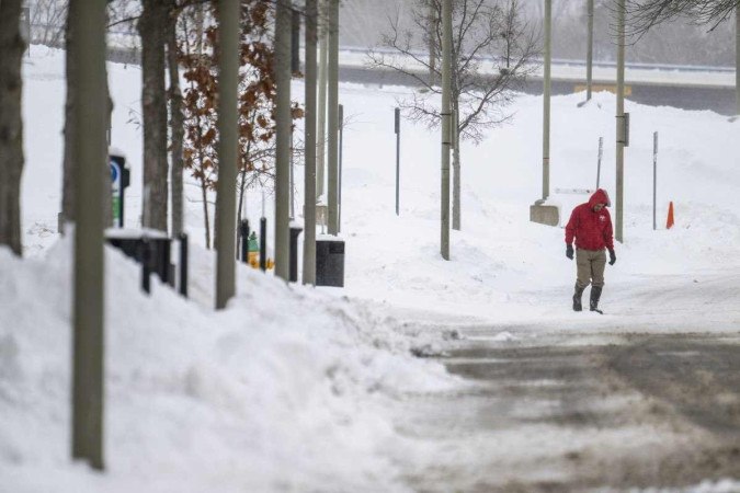 Tempestades de neve nos EUA deixam milhões em temperaturas abaixo