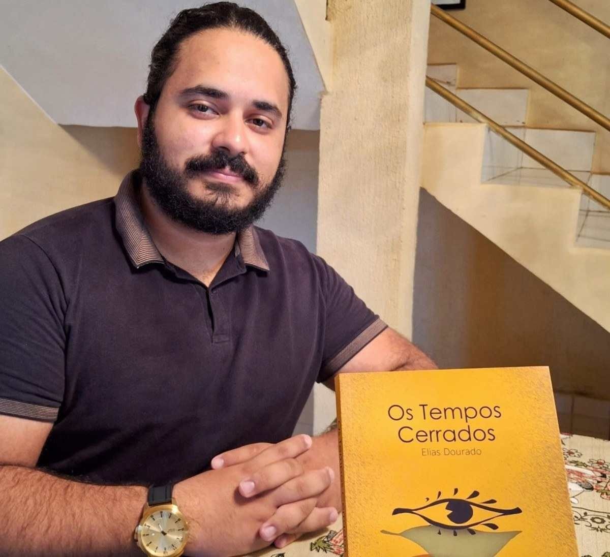 Elias Fontele lança livro de poemas inspirados em filosofia