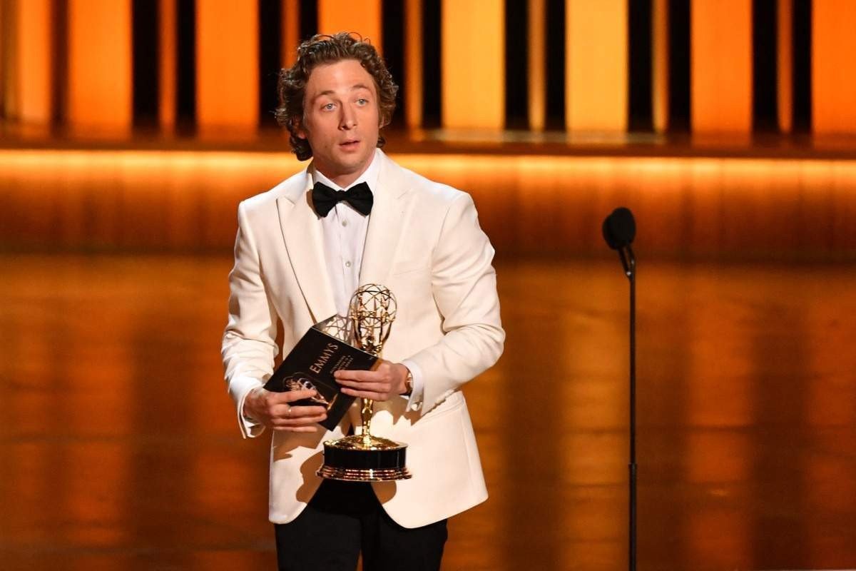 Jeremy Allen White, de 'The Bear', ganhou o prêmio de "Melhor ator principal em série de comédia" no 75º Emmy Awards  