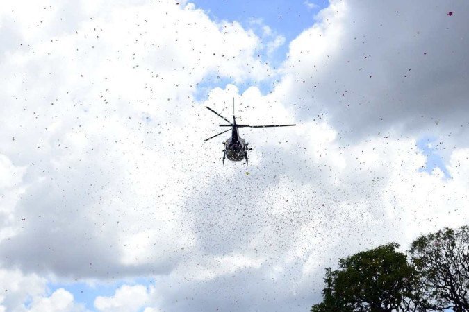  16/01/2024 Crédito: Marcelo Ferreira/CB/D.A Press. Brasil. Brasília - DF - Cemitério do Gama, enterro do soldado Yago Monteiro Fidelis, 31 anos, foi baleado na cabeça dentro da viatura, no último domingo (14/1), pelo sargento Paulo Pereira de Souza