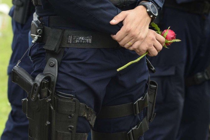  16/01/2024 Crédito: Marcelo Ferreira/CB/D.A Press. Brasil. Brasília - DF - Cemitério do Gama, enterro do soldado Yago Monteiro Fidelis, 31 anos, foi baleado na cabeça dentro da viatura, no último domingo (14/1), pelo sargento Paulo Pereira de Souza
