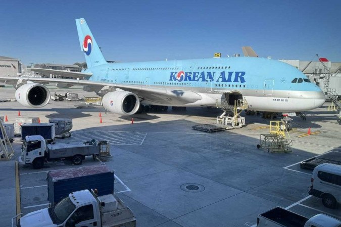 Aviões das empresas Korean Air e Cathay colidiram, mas não houve feridos -  (crédito: DANIEL SLIM / AFP)