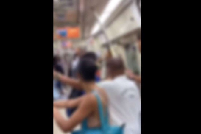 A vítima irá processar o homem que a menosprezou no vagão do metrô -  (crédito: Reprodução/Twitter)