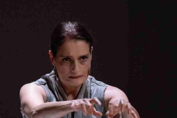 Denise Fraga recolheu depoimentos de 25 pessoas para peça