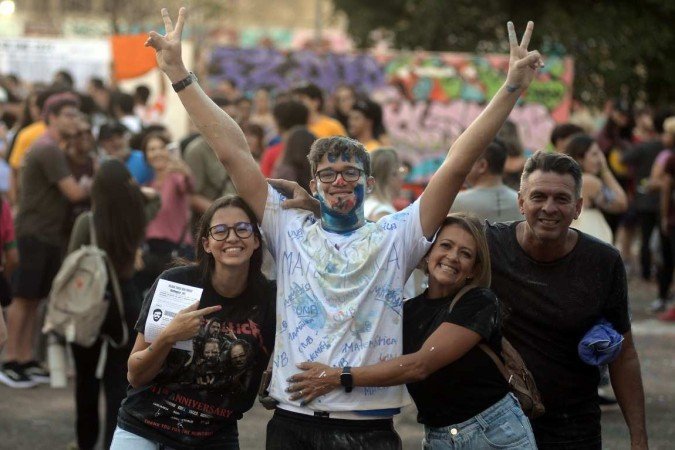 16/01/2024- Jovens conferem nomes na lista de aprovados do vestibular 2024 da UnB - - (crédito: Ed Alves/CB/D.A. Press) 16/01/2024- Jovens conferem nomes na lista de aprovados do vestibular 2024 da UnB - - (crédito: Ed Alves/CB/D.A. Press)