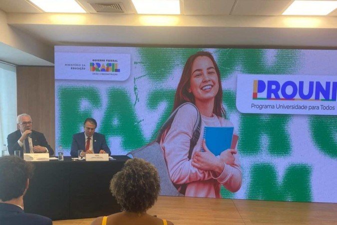 Ministro da Educação, Camilo Santana, anunciou incentivo financeiro extra para estudantes - (crédito: Mayara Souto/CB/DA.Press) Ministro da Educação, Camilo Santana, anunciou incentivo financeiro extra para estudantes - (crédito: Mayara Souto/CB/DA.Press)