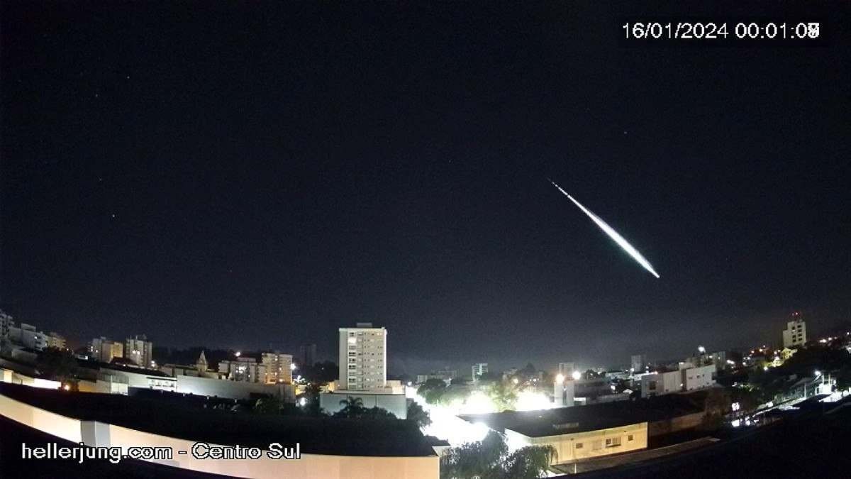 Meteoro Fireball é avistado no céu do RS; veja vídeo do momento