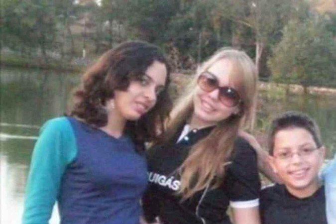 À esquerda, Thayanna, 
 Thays (centro) e Thyago