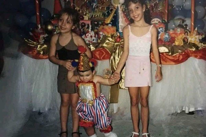 Além da saudade de Thayanna (direita), Thays (esquerda) sente orgulho e a considera sua inspiração