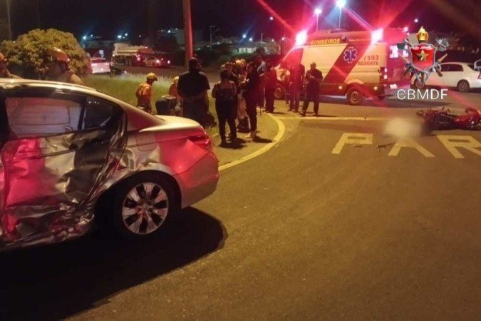 Motociclista morre e garupa fica ferida após moto colidir com carro na BR-060 - (crédito: CBMDF) Motociclista morre e garupa fica ferida após moto colidir com carro na BR-060 - (crédito: CBMDF)