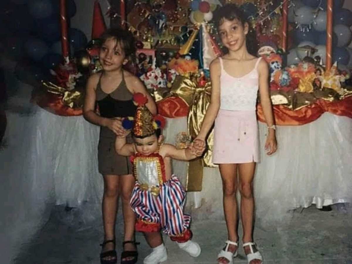 Além da saudade de Thayanna (direita), Thays (esquerda) sente orgulho e a considera sua inspiração