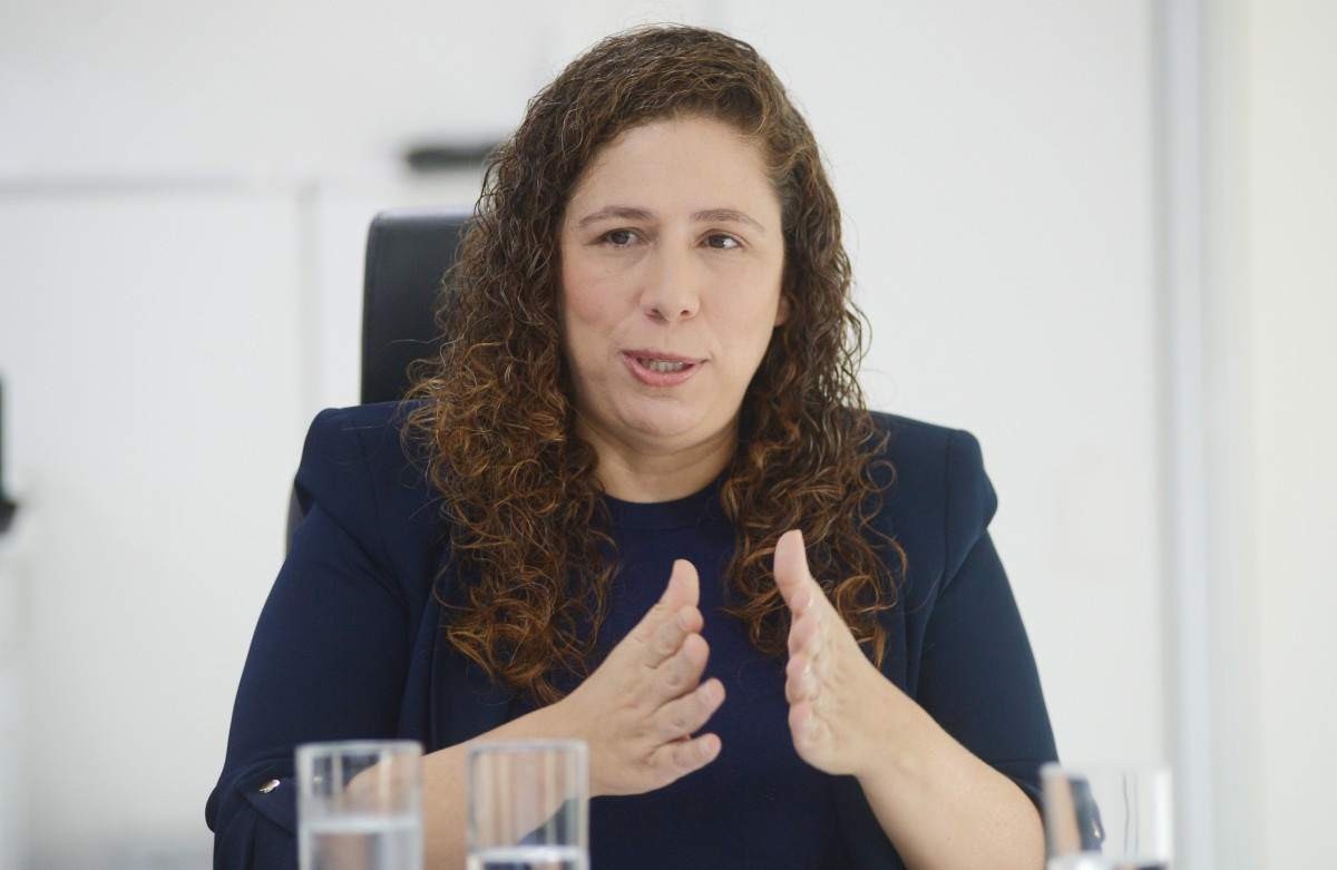 Esther Dweck critica reforma administrativa proposta no Congresso