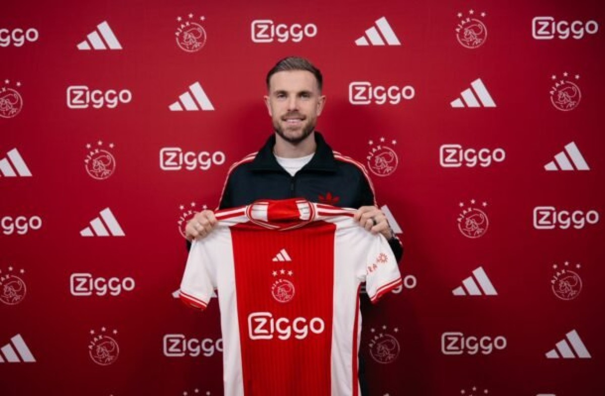 Henderson deixa Arábia Saudita e é anunciado pelo Ajax