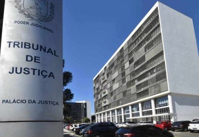 As oportunidades são destinadas a candidatos com ensino médio completo, com remuneração inicial de até R$ 9.582,99 -  (crédito: Divulgação/CNJ)